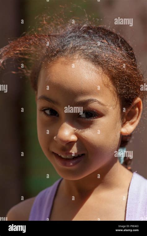 Fille Arabe 12 Ans Banque De Photographies Et Dimages à Haute Résolution Alamy