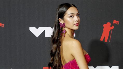 Olivia Rodrigo Wears Pink Dress And Butterfly Earrings To The Mtv Vmas