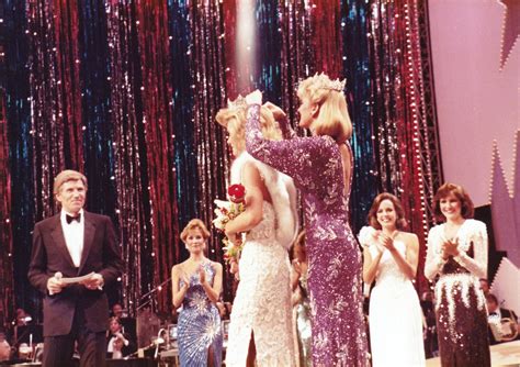 Susan Akin Of Mississippi Crowned Miss America 1986 By 1985 Miss