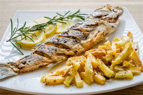 Branzino Al Forno La Ricetta Dei Filetti Con Le Patate Melarossa