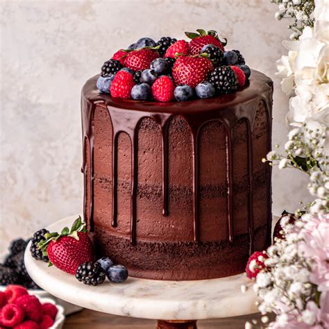 Try Out The Best Chocolate To Decorate Cakes And Impress Your Guests