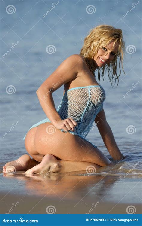Menina Loura Sexy Da Praia Imagem De Stock Imagem De Areia Modelo