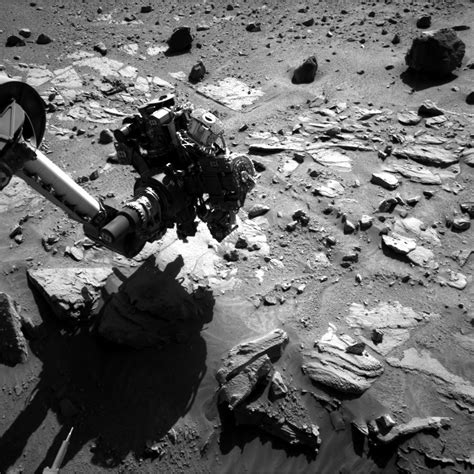 Nasa Curiosity Rover Gets Up Close And Personal With A Martian Rock