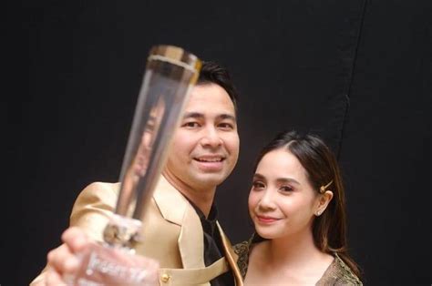 Anda dipilih jatah awal2 vaksin karena followers banyak. Raffi Ahmad Jadi Trending Topic karena Dapat Vaksin Gelombang Pertama, Ridwan Kamil, 'Jangan ...