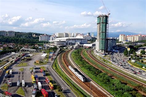 Bandar tasik selatan is a malaysian interchange station located next to and named after bandar tasik selatan, in kuala lumpur, the capital city of malaysia. Bandar Tasik Selatan KTM Station - klia2.info