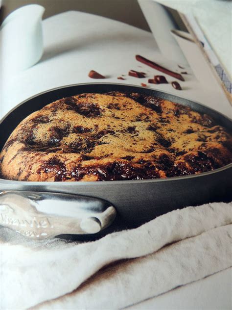 Pfannekuchen (mit e) kommt in der mündlichen sprache in einigen regionen oder sozialen schichten auch vor, wird in der schriftlichen kommunikation aber kaum zu finden sein. Apfelkuchen aus der Pfanne … echt? … funktioniert das?
