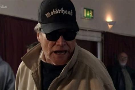 Coronation Streets Roy Cropper Has Fans In Hysterics Over Ridiculous