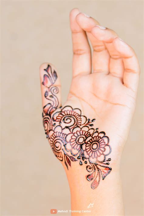 Simple Mehandi Design For Front Hand Linaschnaufer