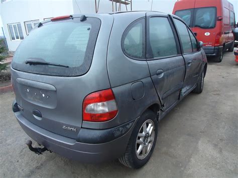 The 2003 renault scenic represents the second generation scenic which is based on the renault megane platform, similar to the first models of the car. Dezmembrez Renault Scenic 2003 Benzina Monovolum - 01 ...