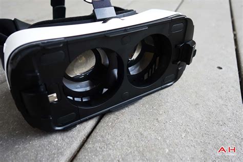 To do this, they thrown together a little contest they're calling mobile vr all 27 winners have supplied a download link to their apps where they can easily be downloaded and manually installed to your android device. Oculus Launches New Social Features For Samsung Gear VR