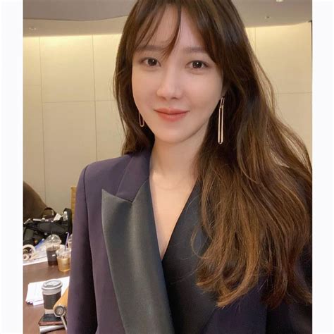 But why can't she just cut her hair for real or even get a more permanent. 10 Fakta Lee Ji Ah, Pemeran Shim Su Ryeon di Penthouse