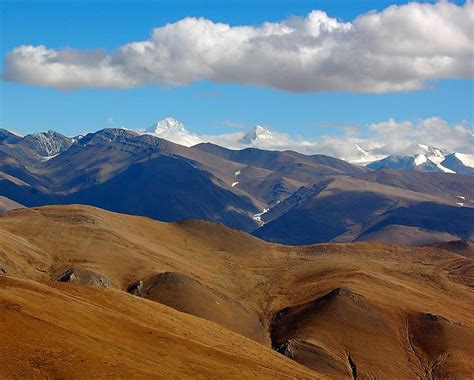 Located in eastern tibet is the 28th highest mountain, namcha barwa. Mount Everest in distance | We spent a whole day jeeping ...
