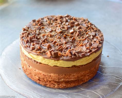 Verdens beste (kvæfjordkake) smaker også veldig godt hvis du bytter ut vaniljekremen med piano romkrem. Verdens beste Daimkake | Oppskrift | Kaker, Baking ...