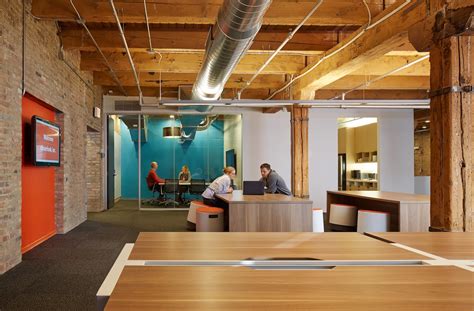 A Peek Inside Closerlook's Stylish Chicago Offices - Officelovin'