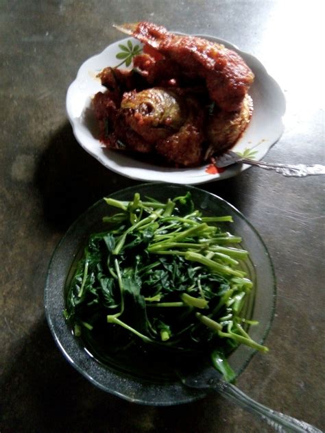 Kemudian tambahkan jahe dan tomat,selanjutnya masukan air hingga mendidih. Resep rumahan | Resep, Rumah
