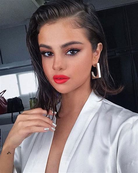 Selena Gomezs 11 Best Makeup Looks