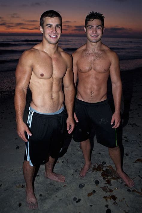 Beach At Sunset Hombres Hermosos Hombres Guapos Hombres