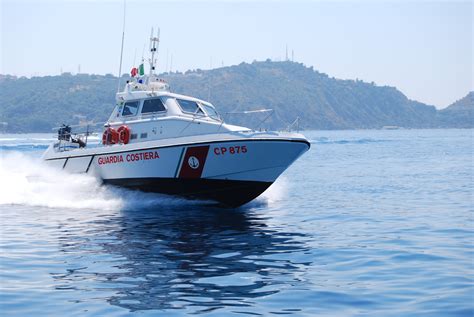 Located on sicily's east coast, it faces the ionian sea. Guardia Costiera, Catania : attività congiunta tra INGV e ...