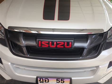 Logo Front Red Carbon Isuzu Emblem For All New Isuzu
