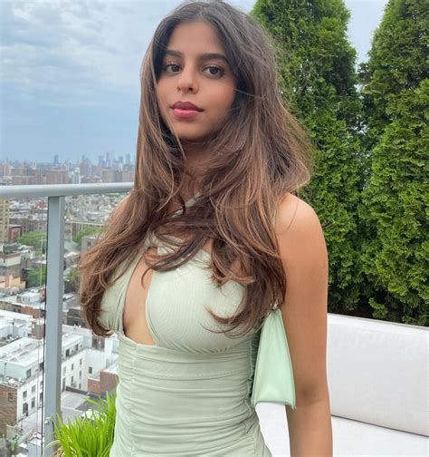 Suhana Khan Looks Ravishing In Sun Kissed Photos From Nyc See Her Glamorous Pictures News18