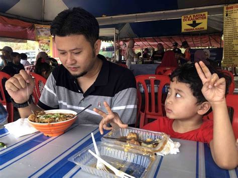 Buat semua peminat laksa telur goreng bersarang. Warong Laksa Telor Sarang, Batu Berendam Melaka - JMR