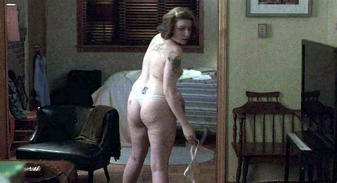 Lena Dunham Strips Completely Naked For Nude Photo Shoot In New Episode