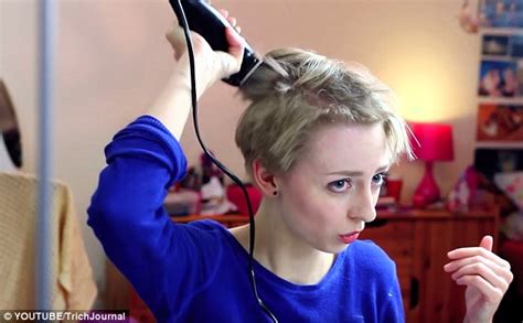 Youtube S Rebecca Brown Shaves Her Head To Combat Hair Pulling Disorder Daily Mail Online