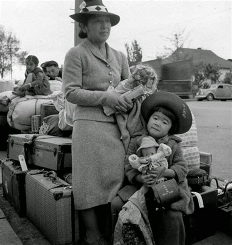 Pictures Of Japanese American Families Interned During Wwii And Now