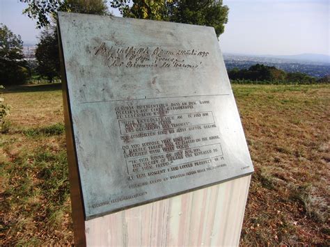Heute bietet seine ehemalige praxis und wohnung eine. File:Stele - Sigmund Freud, Das Geheimnis des Traumes ...