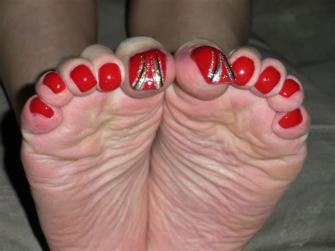 Very Long Red Toenails With Design Flickr