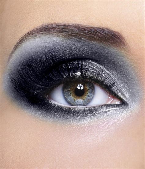Pin By Brittany Willard On Makeup Inspiration Eyeshadow For Blue Eyes