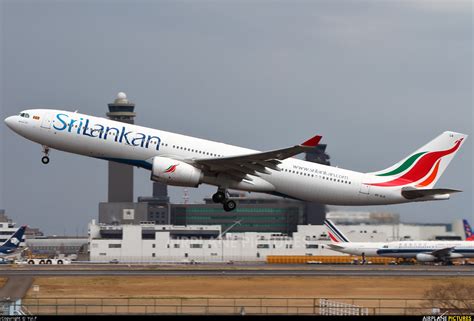 4r Aln Srilankan Airlines Airbus A330 300 At Tokyo Narita Intl