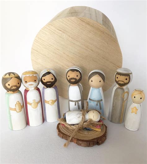 nativity wooden peg dolls set complete with wooden box etsy muñeco de madera artesanías de