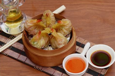 Yum cha (yang secara harfiah meminum teh) adalah istilah yang digunakan untuk menjelaskan pengalaman makanan keseluruhan. Resep Cara Membuat Dimsum Udang yang Lezat dan NIkmat ...