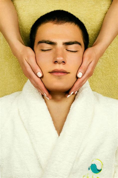 Maximum Renewal Facial For Men Mens Facial Elemis Spa Elemis Skincare