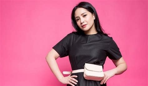 (lihat lirik berwarna merah) 2 yajirushi (矢印) atau panah yang dimaksud dalam lagu ini secara spesifik adalah simbol grafis yang berupa panah (→). Lirik Nagita Slavina Menerka Nerka - Berikut kutipan lirik ...