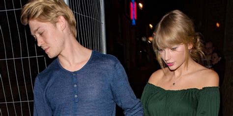 Taylor Swift And Boyfriend Joe Alwyn Step Out For A Date Night In London