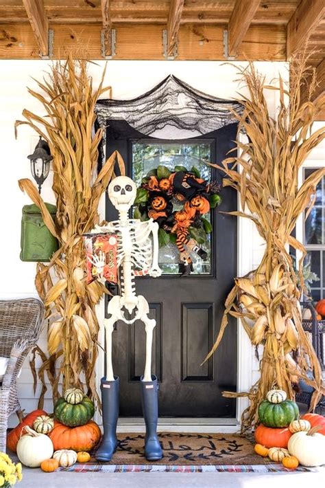 58 Cool Halloween Front Door Decor Ideas