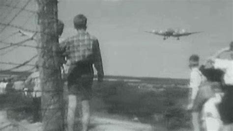 Luftbrücke 1948 Fliegen Erste Rosinenbomber über Berlin Video Welt