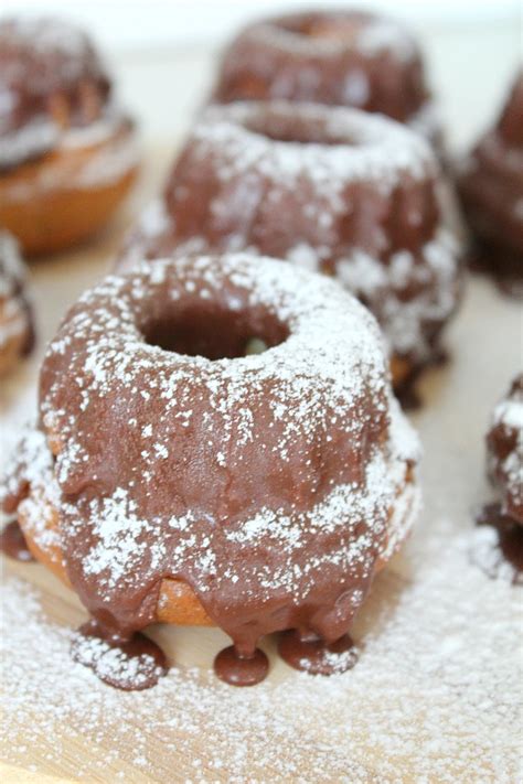 These mini pumpkin bundt cakes aren't just adorable, they are so good too! Mini Orange Bundt Cakes - This Silly Girl's Kitchen