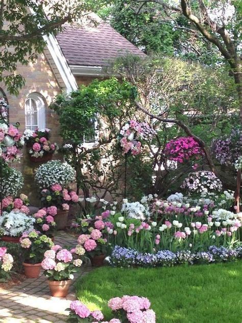 Captivating Backyard Flowers Ideas For Amazing Scenery