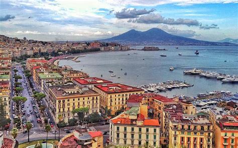 Cosa vedere a Napoli in un giorno - Lettera43 Guide