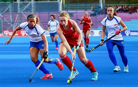 Pusingan separuh akhir liga hoki dunia 2017 tarikh : Pemain Wales Cozens Hannah menggelecek bola | Kejohanan ...