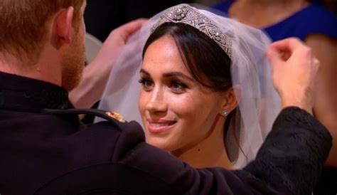Princ Harry Odhaluje Závoj Meghan Markleové Na Jejich Svatbě Ženacz