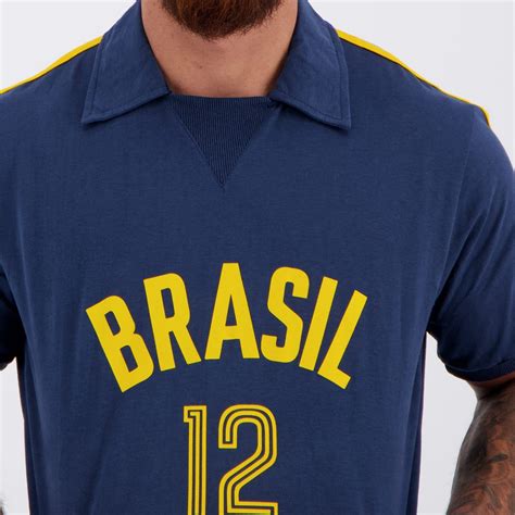 A seleção brasileira masculina de vôlei derrotou a tunísia por 3 sets a 0 (25/22, 25/20 e 25/15) na estreia na olimpíada de tóquio (japão), na nas duas primeiras parciais, o brasil chegou a ficar atrás do placar durante boa parte do jogo. Camisa Brasil Vôlei Retrô Nº 12 - FutFanatics