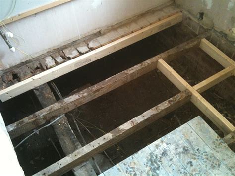 However, many subfloors might not be the ideal surface on which to lay your finished floors. Lay Subfloor Bathroom / We'll show you how to lay tile in the bathroom and save money on the ...