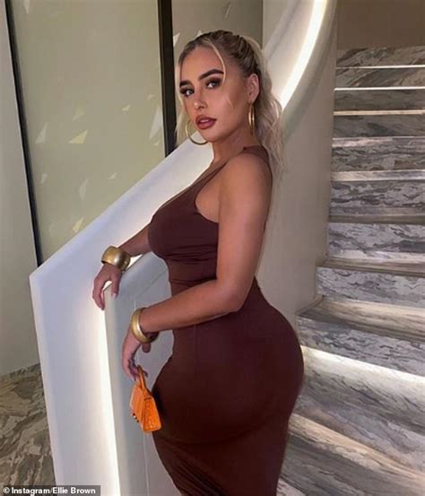 Love Islands Ellie Brown Sizzles In Racy Snaps From Dubai Getaway With