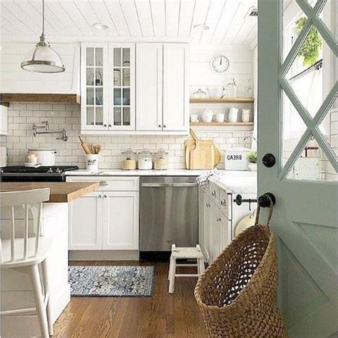 To keep the space from feeling too. 58+ Top Rug for Farmhouse Kitchen Ideas | Country style ...