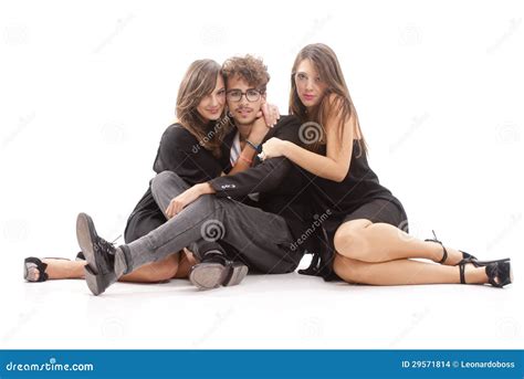 Twee Jonge Aantrekkelijke Vrouwen Die De Mens Kussen Stock Foto Image Of Levensstijl Vreugde