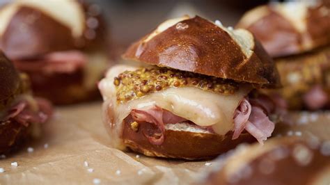 Baked Ham And Swiss Cheese Sliders Recipe